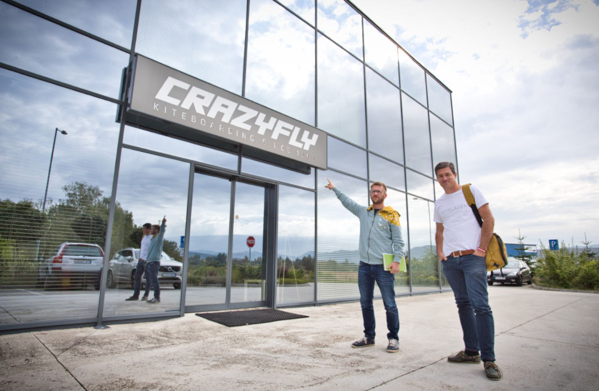 Crazyfly Headquater mit Kiteladen